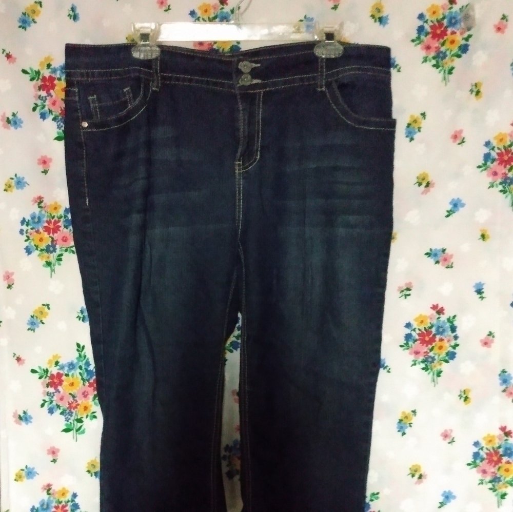 AP 11 Jeans ladies Capri sz 14w, Distressed Demin Blue pre-owned - Picture 1 of 5